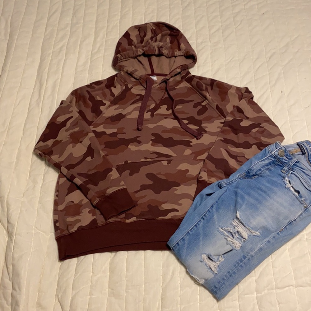 Old Navy Burgundy Camouflage hoodie. Size Large.